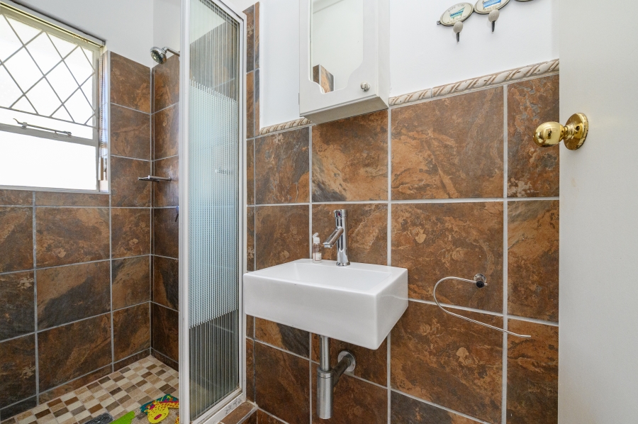 7 Bedroom Property for Sale in Summerstrand Eastern Cape